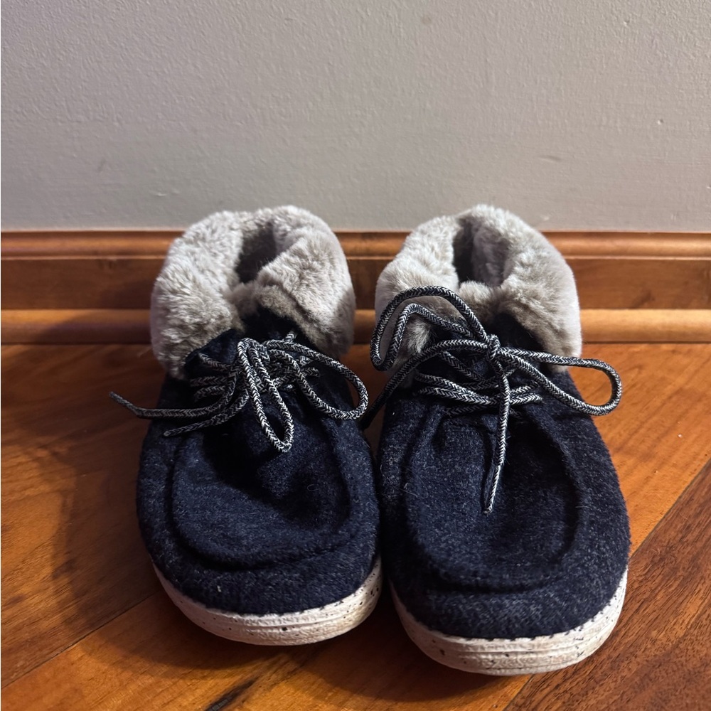 Hey Dude Kids Slippers - Navy and Gray